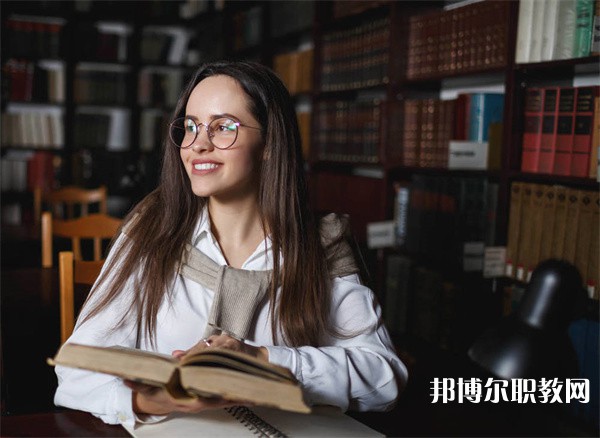 廣西哪里的中職學(xué)校能讀農(nóng)業(yè)機(jī)械使用與維修(汽修運(yùn)用與維修、數(shù)控技術(shù)、無人機(jī)方向)專業(yè)