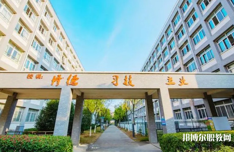 2024青島西海岸新區(qū)職業(yè)中等專業(yè)學(xué)校招生計(jì)劃 招生人數(shù)是多少(附要求、條件、對象)