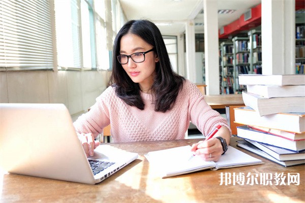 廣西哪里的中職學(xué)校能讀音樂(lè)(幼師藝術(shù)教育方向）專業(yè)