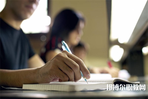 廣西哪里的職業(yè)學(xué)校能讀計算機與數(shù)碼產(chǎn)品維修專業(yè)