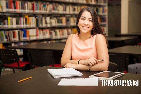 廣西哪里的職教中心能讀旅游服務(wù)與管理(導(dǎo)游、休閑農(nóng)業(yè)方向)專業(yè)