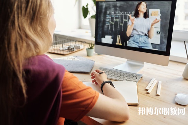 四川哪里的職業(yè)學(xué)校能讀鐵道運輸服務(wù)專業(yè)