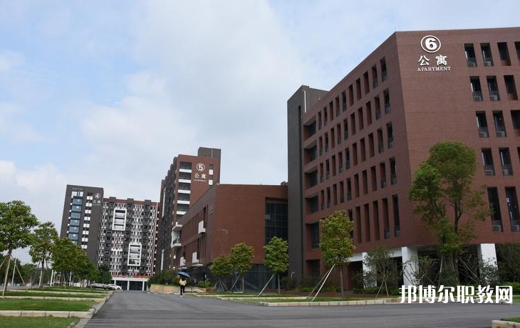 2024廣東酒店管理職業(yè)技術(shù)學院中職部多少錢 廣東酒店管理職業(yè)技術(shù)學院中職部各專業(yè)學費收費標準