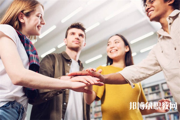 貴州哪里的職業(yè)學(xué)校能讀計(jì)算機(jī)運(yùn)用與網(wǎng)路技術(shù)專(zhuān)業(yè)