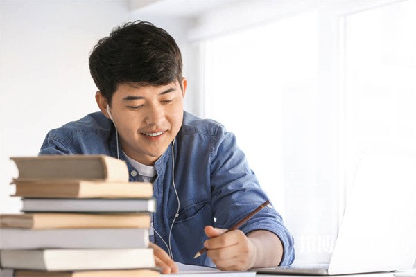 貴州哪里的職業(yè)學校能讀服裝制作與生產(chǎn)管理專業(yè)