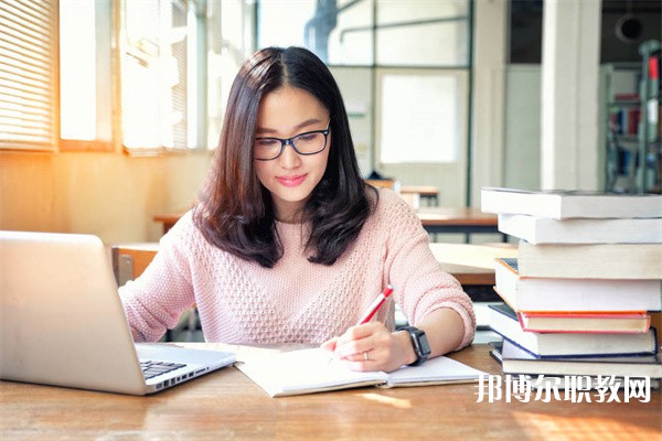廣西哪里的職業(yè)學校能讀旅游文秘專業(yè)