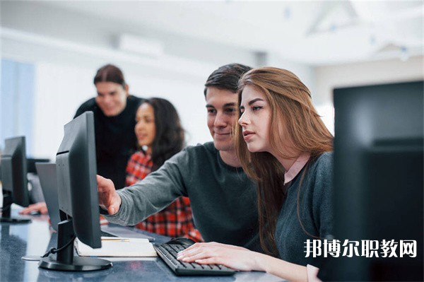 廣西哪里的職業(yè)學(xué)校能讀印前設(shè)計(jì)與廣告設(shè)計(jì)專業(yè)