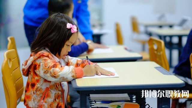 貴州哪里的職業(yè)學(xué)校能讀計(jì)算機(jī)藝術(shù)與裝潢專(zhuān)業(yè)