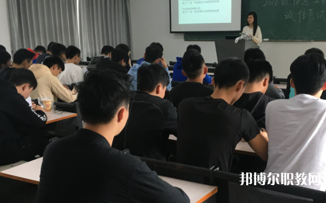2025懷化中專(zhuān)學(xué)校最新排名前三名單