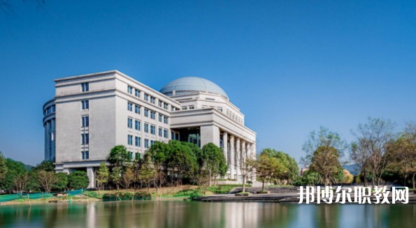 成都2025年鐵路學(xué)校是中專(zhuān)還是大專(zhuān)